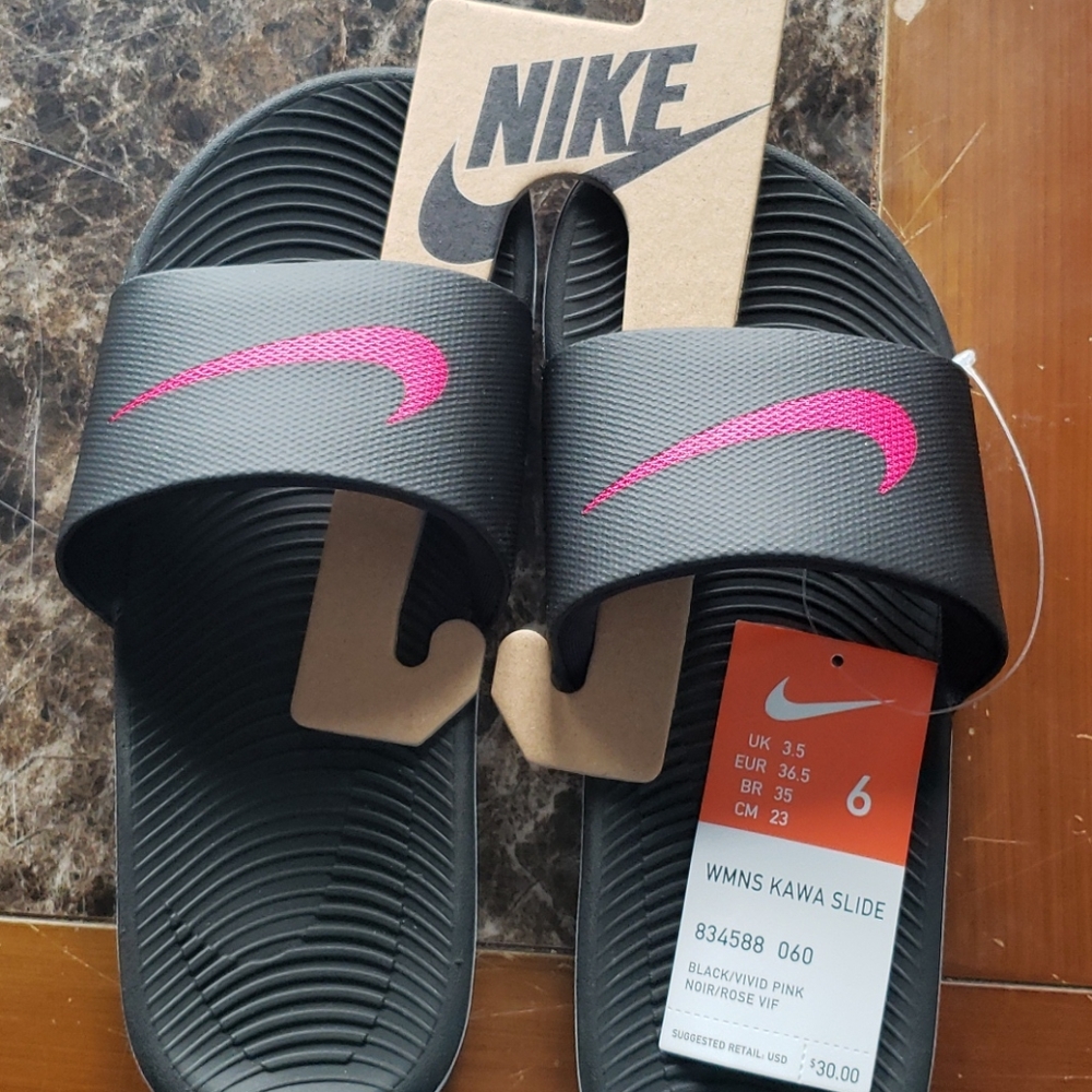 NWT🏷🏷 WOMENS NIKE KAWA SLIDES